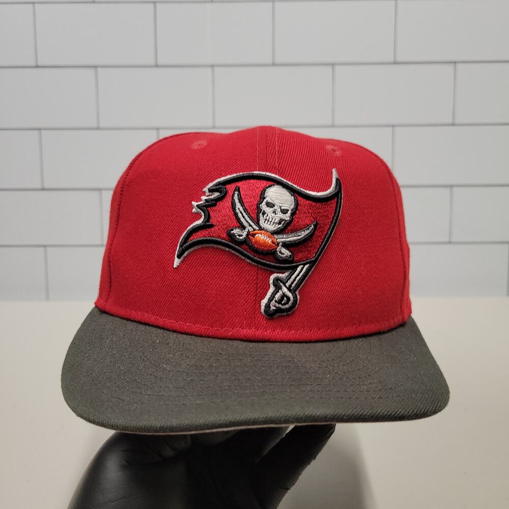 New Era Tampa Bay Buccaneers 59FIFTY Fitted Hat Size 7 1/2 Red Black NFL
